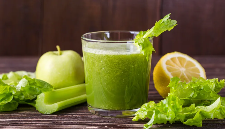 # Cómo preparar un refrescante jugo de apio en casa

El jugo de apio es una bebida saludable y refre