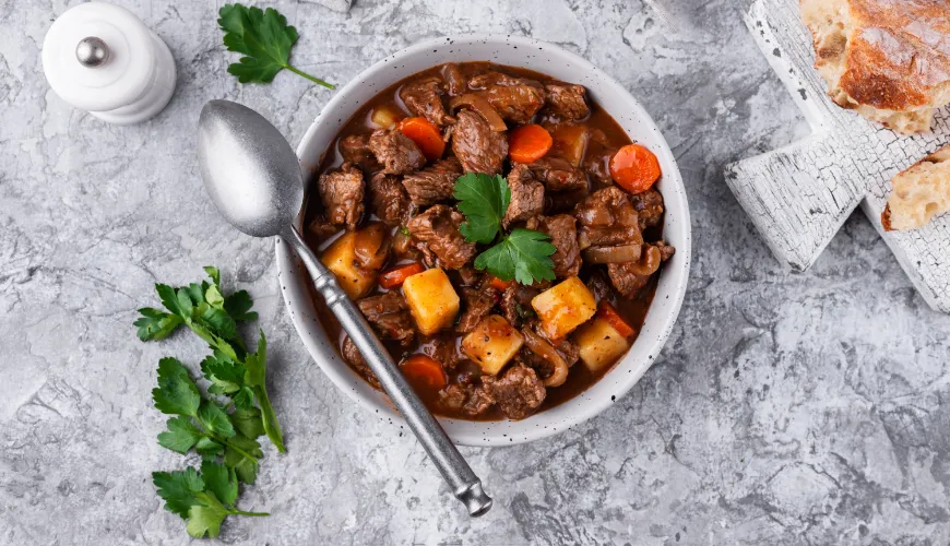 Cómo preparar un gulash de frijoles lleno de sabor y tradición