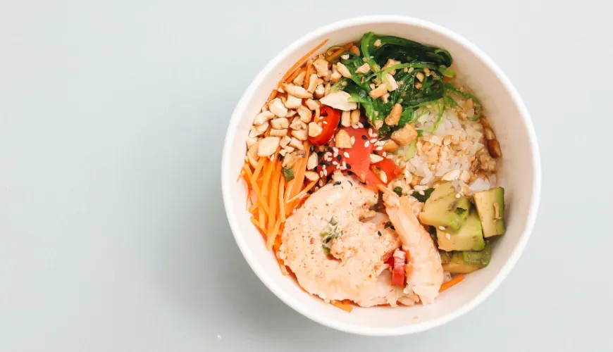 Receta de poke bowl que te encantará por su sabor y presentación