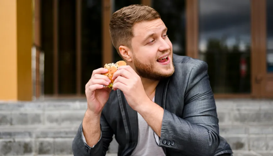 Un tentempié práctico y saludable para hombres trabajadores