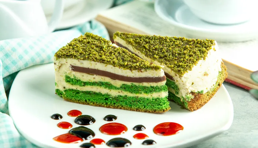 El tiramisú de pistacho te encantará con su sabor único.