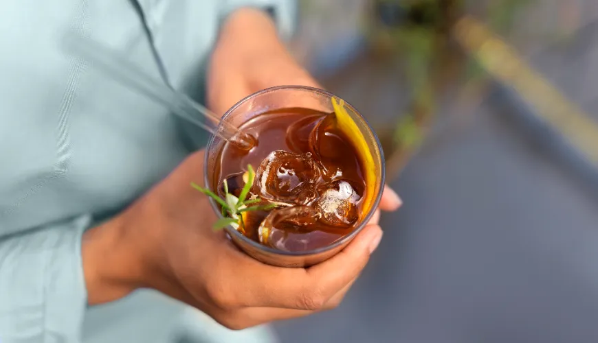 Descubra la magia del té cold brew y su sabor suave