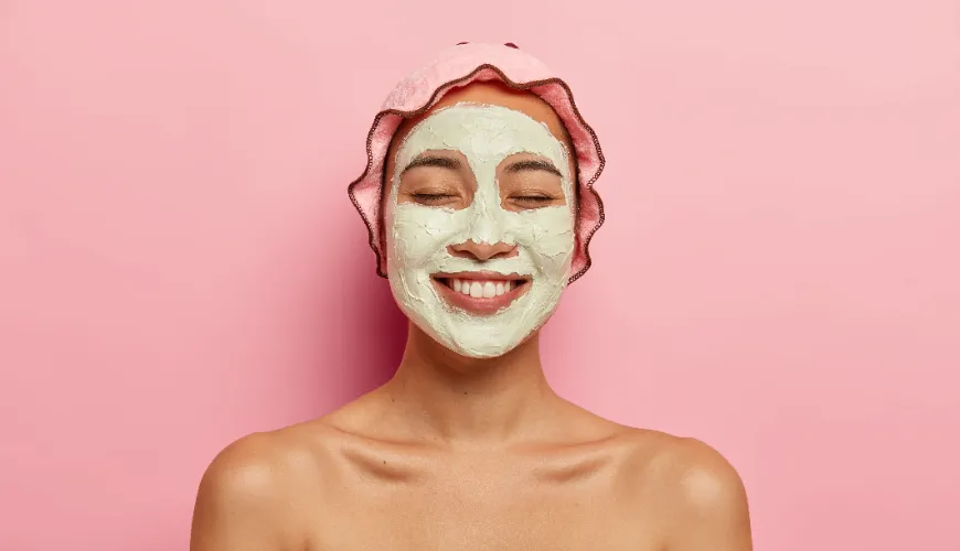 Cuidado facial en casa con mascarillas hidratantes naturales