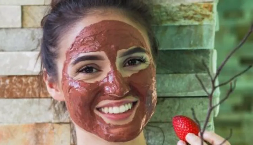 La mascarilla de arcilla natural es la clave para una piel sana y limpia.